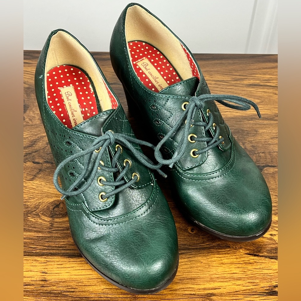 Green Leather Women's Oxford/Brogue Style Pumps